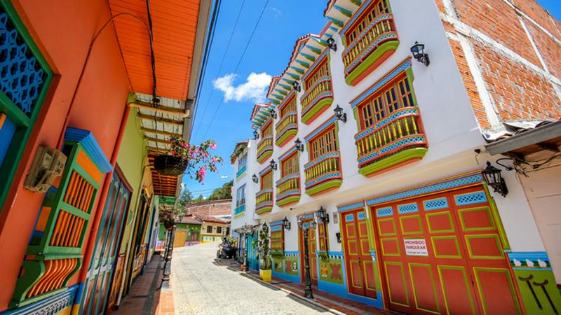 Гуатапе — самый красочный город в мире 303