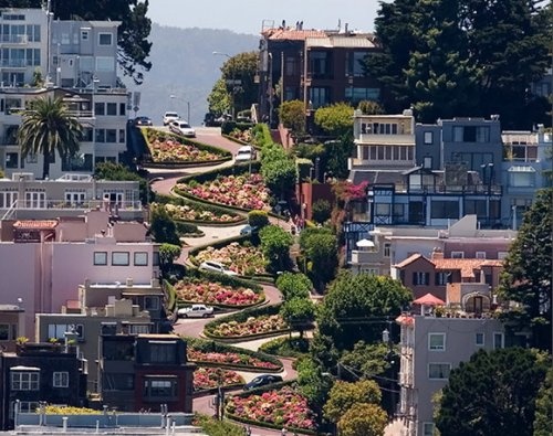 Ломбард-стрит (Lombard Street) в городе Сан-Франциско, США