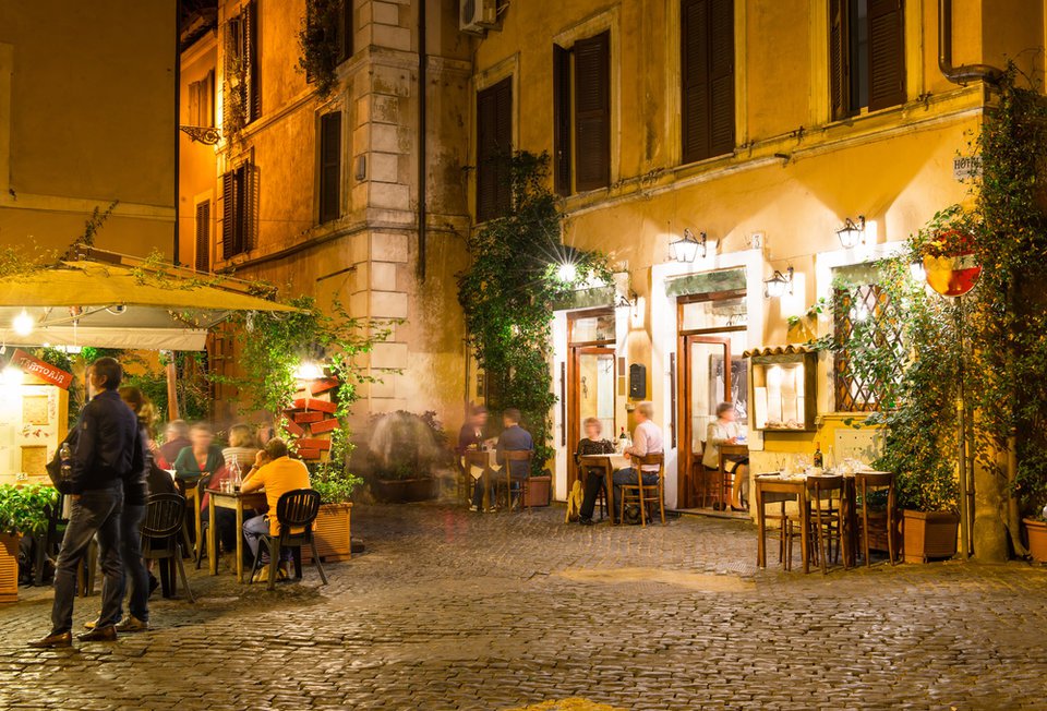 Римское кафе, Италия
